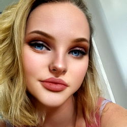 Dainty Kitsune - Australian Model