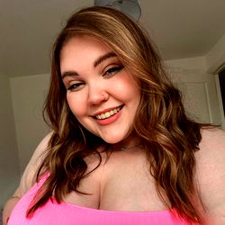 Pip 💦 DM me? photo