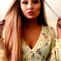 Adriana Thomas photo