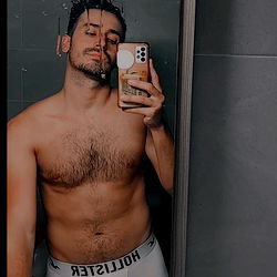 OnlyFans Model David Moreno Shows Off Physique in Bathroom
