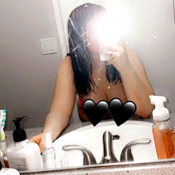 Model Bella Boo in Onlyfans Advertisement