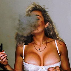 Alice Weekes: OnlyFans South Australian Model, Gender-bending Beauty