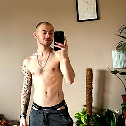 Fitness-Inspired OnlyFans Model Ash X [Model Name] in Gym