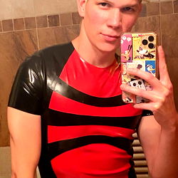 Onlyfans Model Fetish Mxster in Leather Outfit