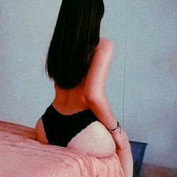 MaluRow: Exotic Erotic Model