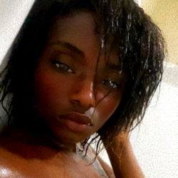 Bubbles' Nude Bathroom Photoshoot