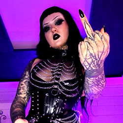 Miss Evilia Bathory 🖤 photo