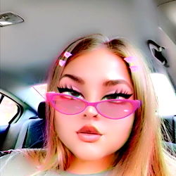 Stylish 🍃420 Model Sharing Her Creative Outfits