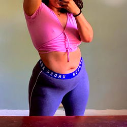 OnlyFans Model Aria Lovell in Gym Apparel