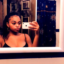 HunneyBon, A Striking Model