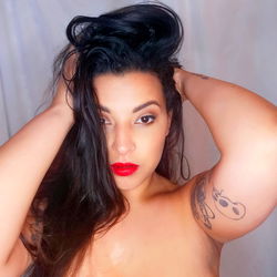 Cece Sinclair's Confident Display