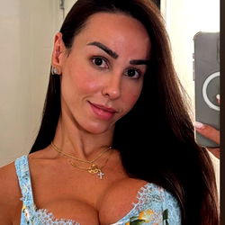 OnlyFans Model Paulina - Bold and Beautiful