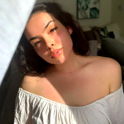 Nelwelle, a Young and Gorgeous Model