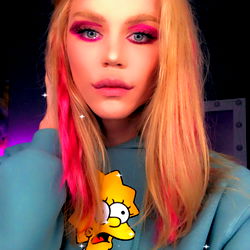 Vibrant Hairstyle, Glamorous Makeup, and Casual Outfit on Model A_n_y_a