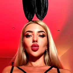 𝐒𝐇𝐀𝐍𝐓𝐈🎁 𝑩-𝒅𝒂𝒚 𝑴𝒐𝒏𝒕𝒉 photo