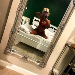 Strawberry on OnlyFans: Allure in Her East Midlands Abode