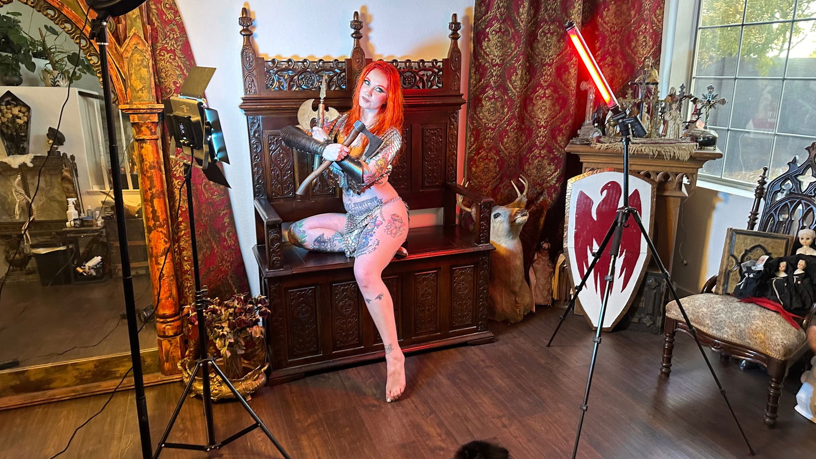 Mistress LainaBearrKnee photo