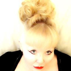 Madam Amanda, Elegant and Seductive Lingerie Model from Lancashire, France