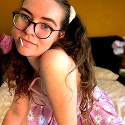 CarrieYoung, a 23-year-old UK OnlyFans model