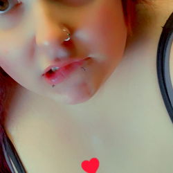 Hannah: A Model with a Heartfelt Expression