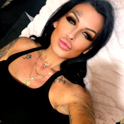 Model Chalyn's Latest Photo on Instagram - Sydney, Australia