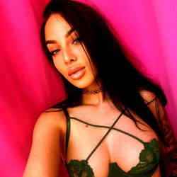 Tina 🍓, Striking Photographer from Norway