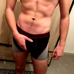 NoFaceguy, French OnlyFans Model in Underwear Advertisement