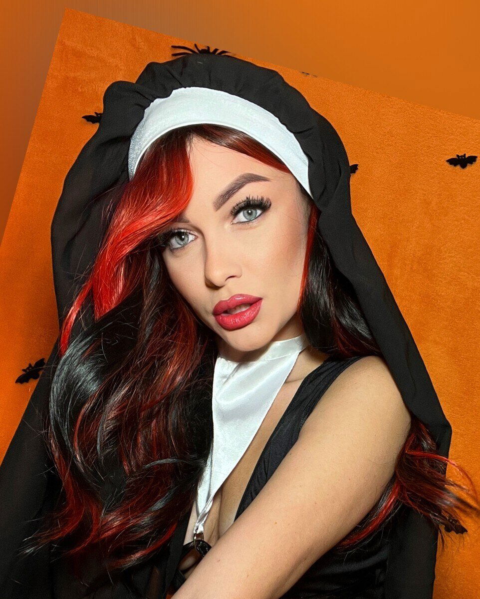 𝑺𝒂𝒓𝒂𝒉 𝑯𝒂𝒓𝒕 💖 photo