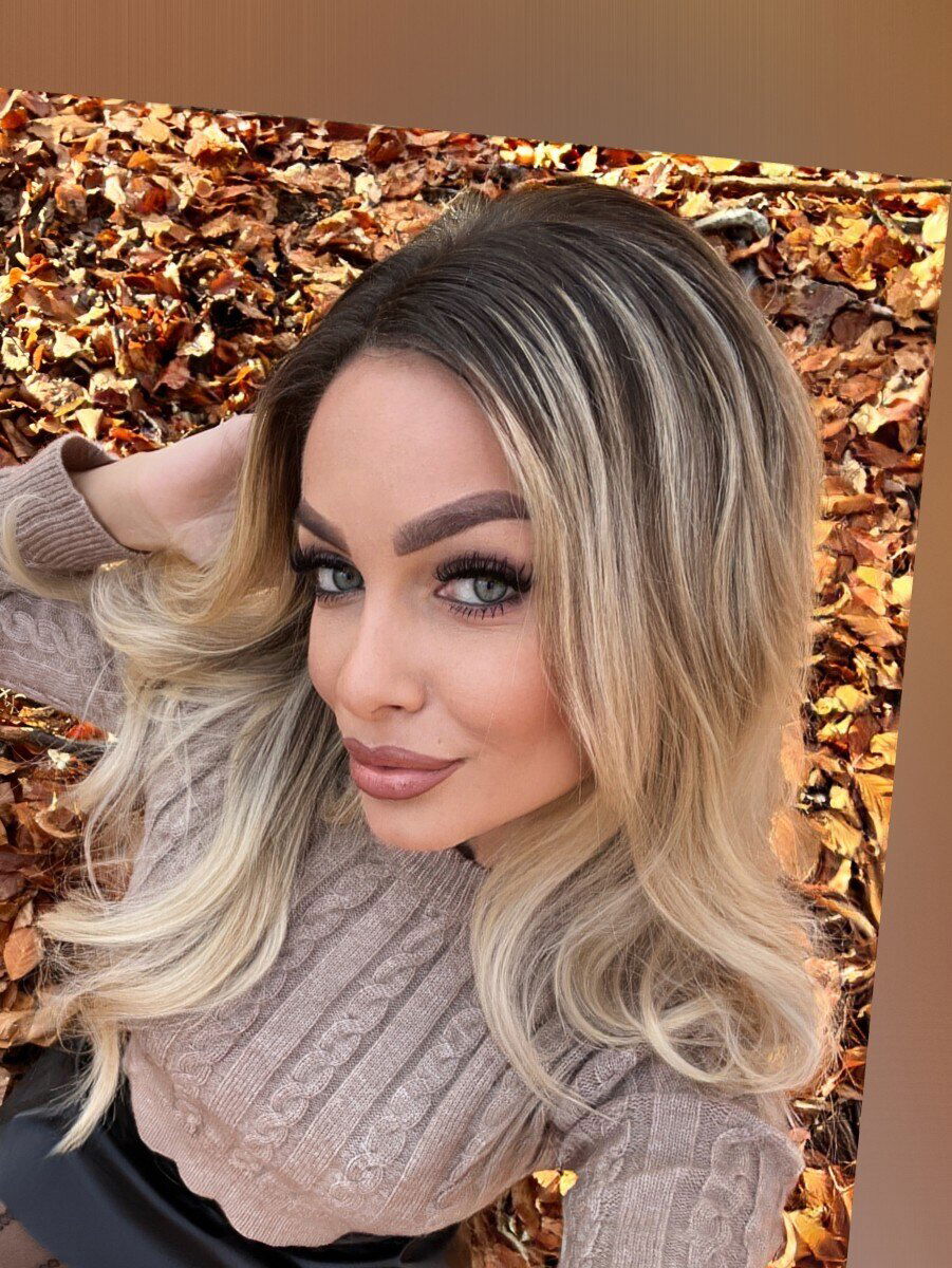 𝑺𝒂𝒓𝒂𝒉 𝑯𝒂𝒓𝒕 💖 photo