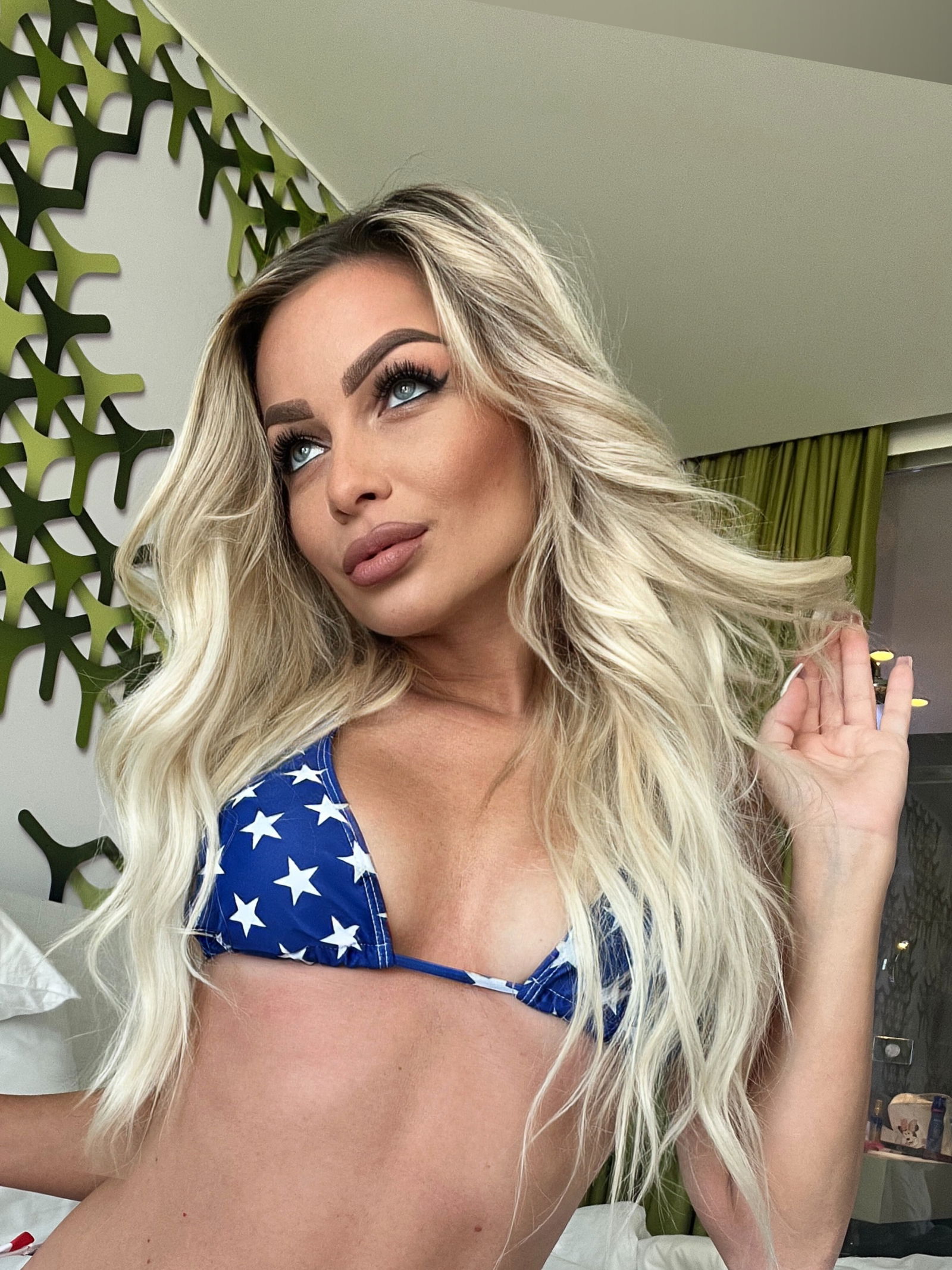 𝑺𝒂𝒓𝒂𝒉 𝑯𝒂𝒓𝒕 💖 photo