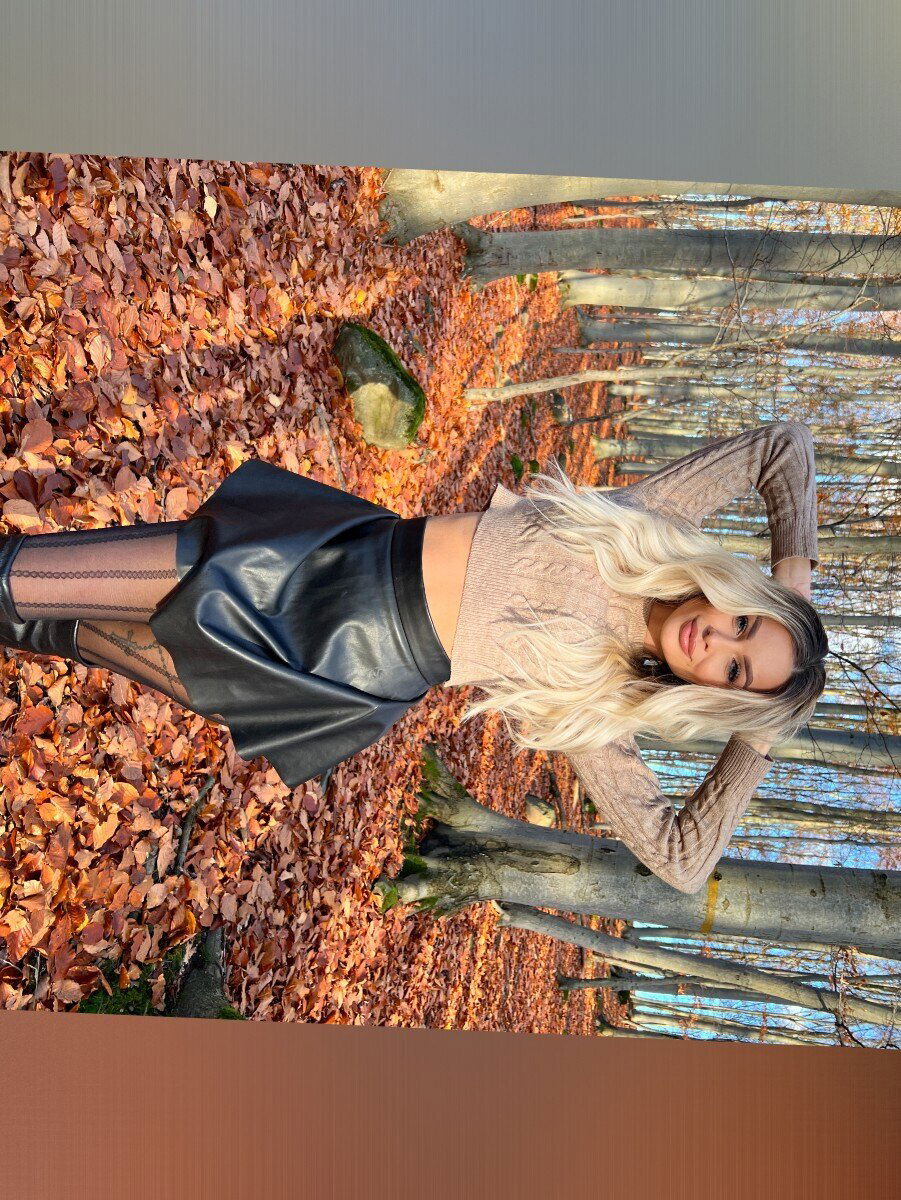 𝑺𝒂𝒓𝒂𝒉 𝑯𝒂𝒓𝒕 💖 photo