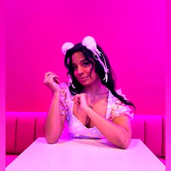 Stylish Model Jasmine Rose in Fashionable Café