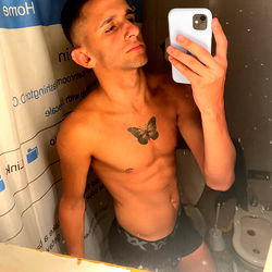 Model: Rodri, Shirtless and Posing for Selfie