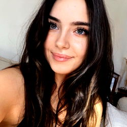 Ariane L, A French Onlyfans Model