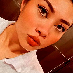 Alejandra Reyes, Model and Influencer