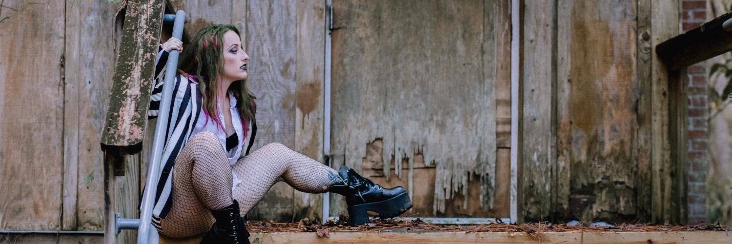 𝐒𝐖𝐀𝐌𝐏 𝐐𝐔𝐄𝐄𝐍 💀 photo