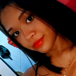 Ana Carolina: A Portrait of Confidence