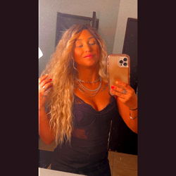 Rosalin, a Puerto Rican model with long blonde hair and a striking outfit. She is 28 years old, showcasing her beauty on OnlyFans.