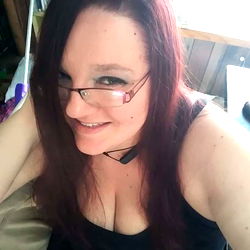 Beaniebaby - Female Model with Red Hair and Glasses