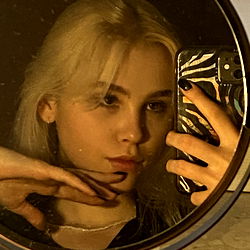 Blonde Beauty Captures Her Mirror Selfie