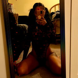 California Onlyfans Model Kiki Octo in a Playful Pose