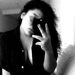 Ameccari Posed for Model Photo