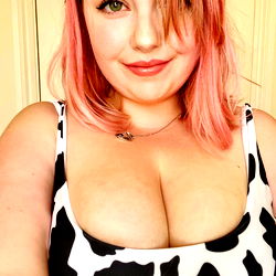 Alice Lovegood: Stylish Fashion Enthusiast in Floral Print Dress, Pink Hair