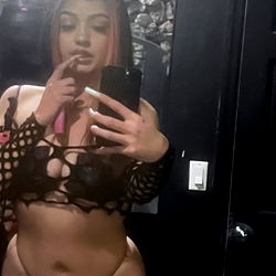 NYC-based OnlyFans Model Santana 🍨