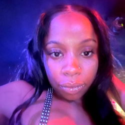 MiamiWorld - Dazzling Model and Influencer