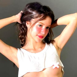 Aleja Crack, a Mexican model in a candid pose