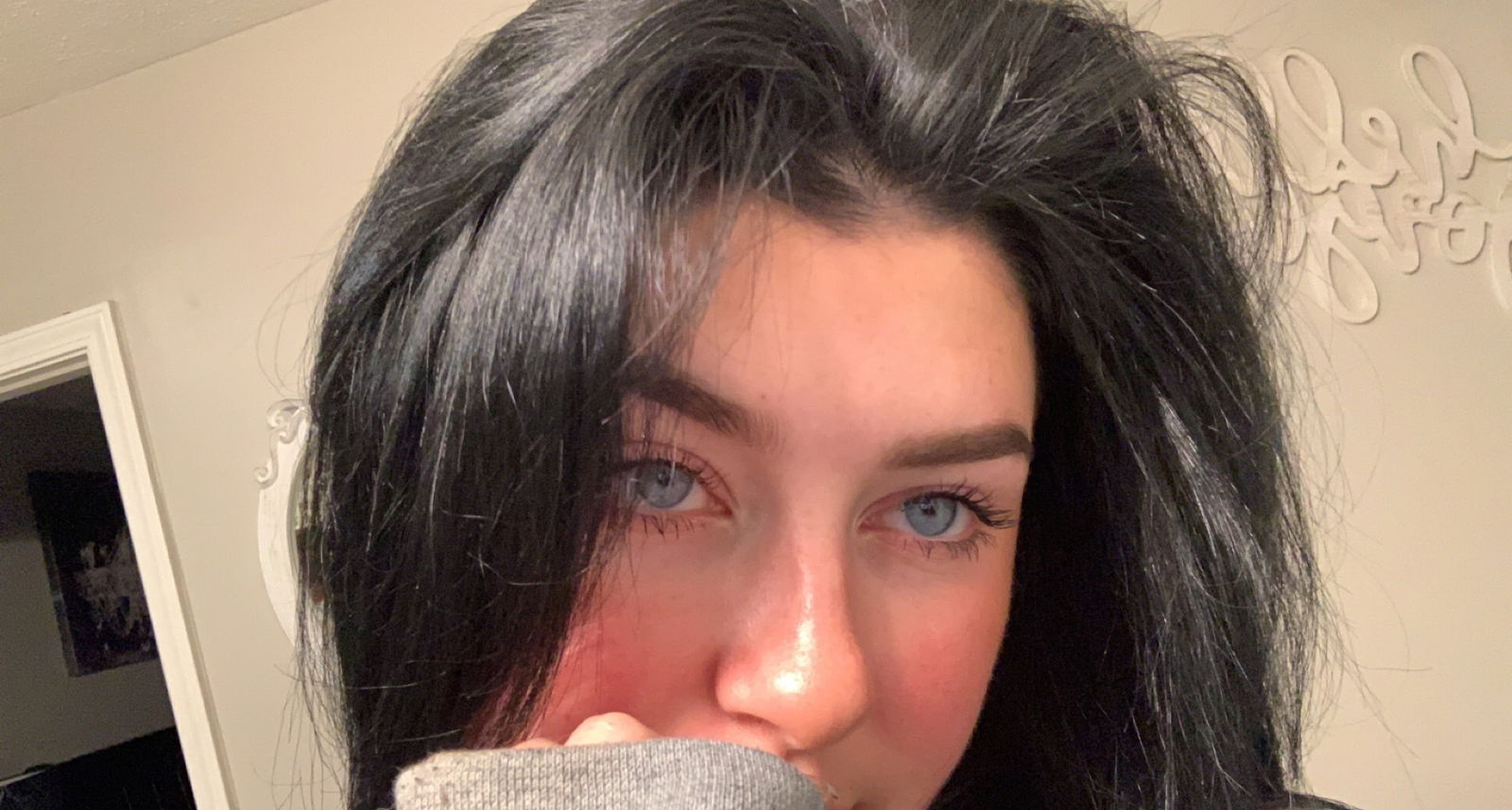 u know who it is photo