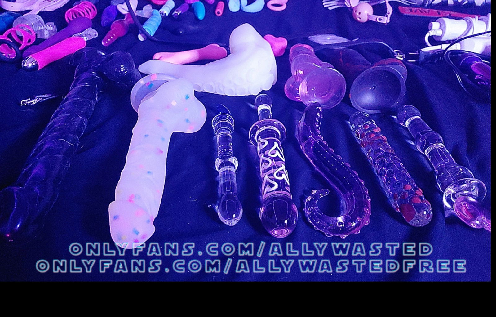 𝔹𝔻𝕊𝕄 ℚ𝕌𝔼𝔼ℕ photo