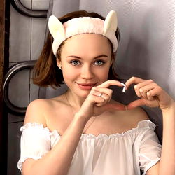 🦄Anny VIP🦄 19 y.o. BUSTY student girl photo