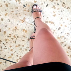 Artistic Body: A Model Showcasing Beauty and Style 💃